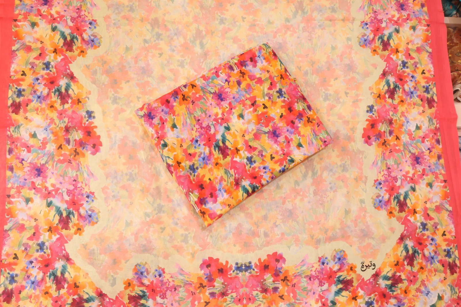 قماش كرنفال الأزهار تشكيلة راقية لإطلالة أنيقة