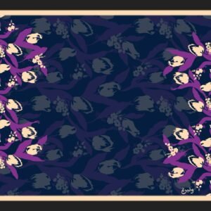 الأزرق الداكن مع تفاصيل من الزهور الأرجوانية والكريمية